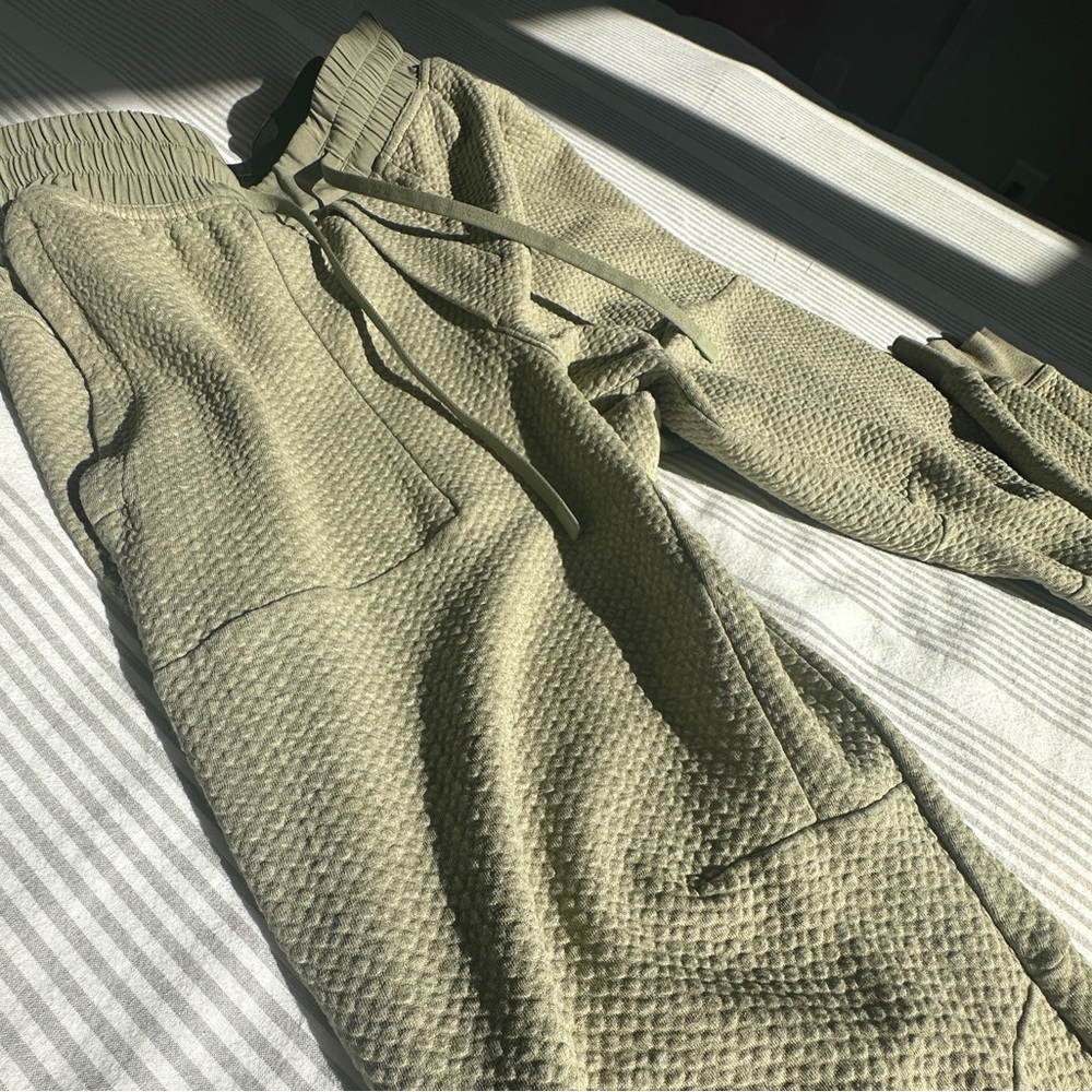 LULULEMON ABC JOGGERS - GREEN! (M)